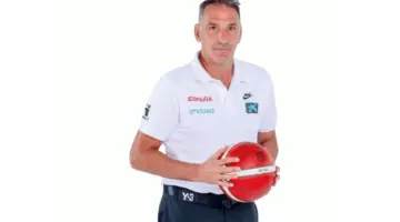 اتحاد السلة يدرس التعاقد مع الإسباني توريس لقيادة المنتخب في المرحلة المقبلة